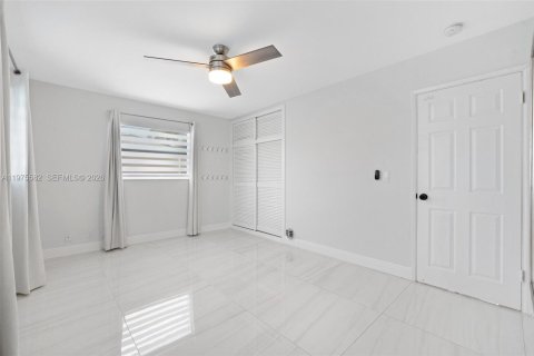 House in Deerfield Beach, Florida 4 bedrooms, 125.6 sq.m. № 2038304 - photo 25