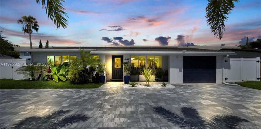 House in Deerfield Beach, Florida 4 bedrooms, 125.6 sq.m. № 2038304