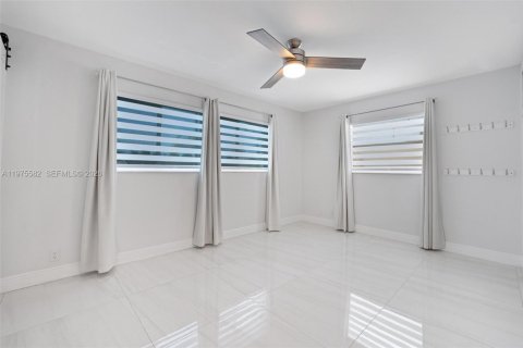 House in Deerfield Beach, Florida 4 bedrooms, 125.6 sq.m. № 2038304 - photo 24