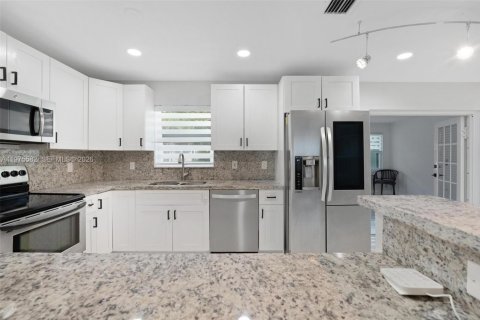 House in Deerfield Beach, Florida 4 bedrooms, 125.6 sq.m. № 2038304 - photo 15