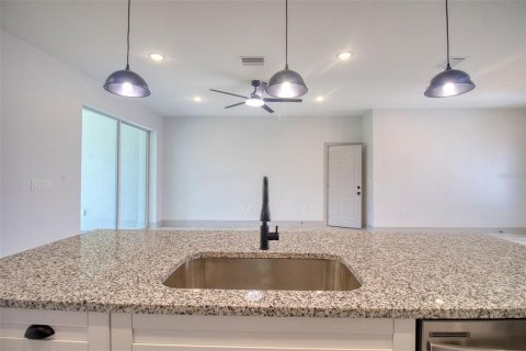 House in Lakeland, Florida 4 bedrooms, 188.41 sq.m. № 2237480 - photo 11