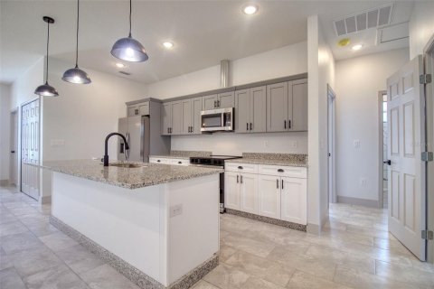 House in Lakeland, Florida 4 bedrooms, 188.41 sq.m. № 2237480 - photo 9
