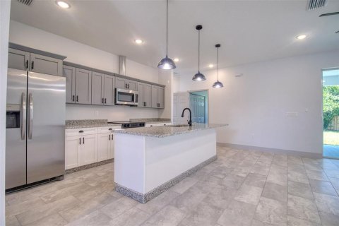 House in Lakeland, Florida 4 bedrooms, 188.41 sq.m. № 2237480 - photo 8