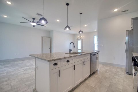 House in Lakeland, Florida 4 bedrooms, 188.41 sq.m. № 2237480 - photo 10