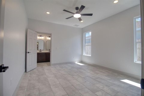 House in Lakeland, Florida 4 bedrooms, 188.41 sq.m. № 2237480 - photo 13