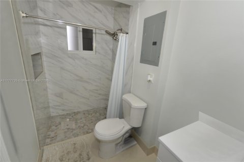 House in Pembroke Pines, Florida 4 bedrooms, 183.85 sq.m. № 1865179 - photo 25