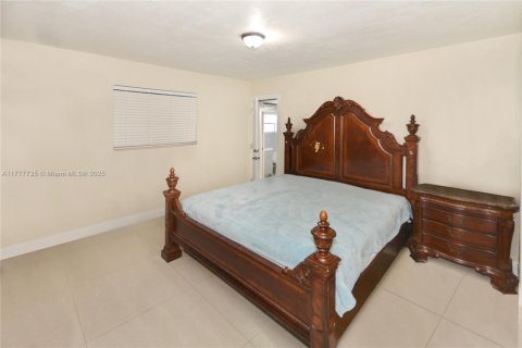 House in Pembroke Pines, Florida 4 bedrooms, 183.85 sq.m. № 1865179 - photo 13