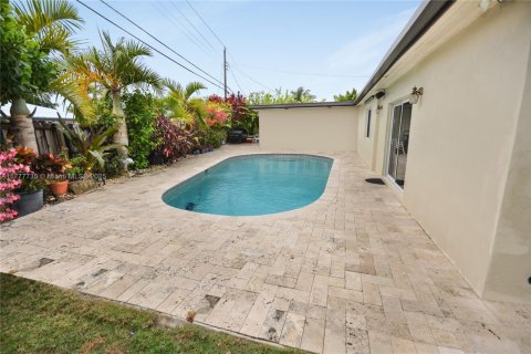 House in Pembroke Pines, Florida 4 bedrooms, 183.85 sq.m. № 1865179 - photo 4