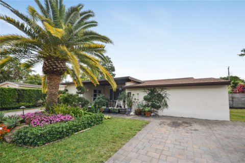 House in Pembroke Pines, Florida 4 bedrooms, 183.85 sq.m. № 1865179 - photo 3