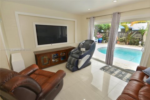 House in Pembroke Pines, Florida 4 bedrooms, 183.85 sq.m. № 1865179 - photo 20