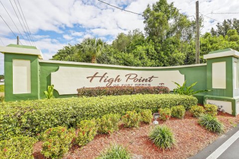 Propiedad comercial en alquiler en Fort Pierce, Florida, 2 dormitorios, 104.05 m2 № 1103228 - foto 1
