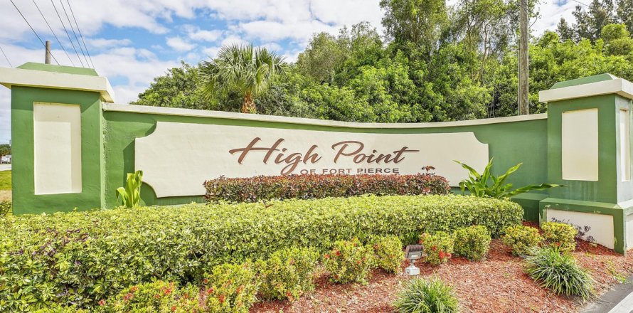 Propiedad comercial en Fort Pierce, Florida 2 dormitorios, 104.05 m2 № 1103228