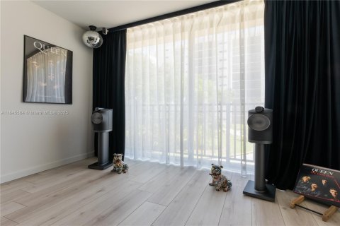 Condo in Sunny Isles Beach, Florida, 2 bedrooms  № 1842360 - photo 27