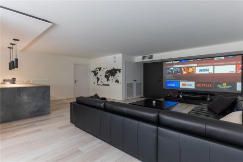 Condo in Sunny Isles Beach, Florida, 2 bedrooms  № 1842360 - photo 17