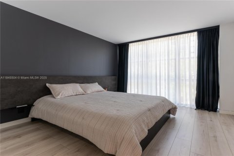 Condo in Sunny Isles Beach, Florida, 2 bedrooms  № 1842360 - photo 26