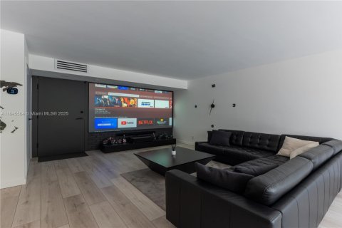 Condo in Sunny Isles Beach, Florida, 2 bedrooms  № 1842360 - photo 15