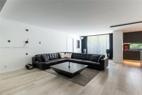 Condo in Sunny Isles Beach, Florida, 2 bedrooms  № 1842360 - photo 28