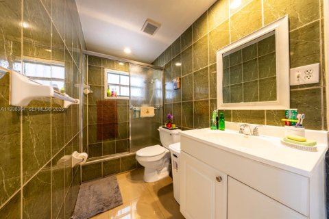 House in Miami, Florida 3 bedrooms, 119.84 sq.m. № 2000958 - photo 18