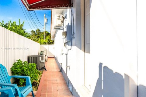 House in Miami, Florida 3 bedrooms, 119.84 sq.m. № 2000958 - photo 22