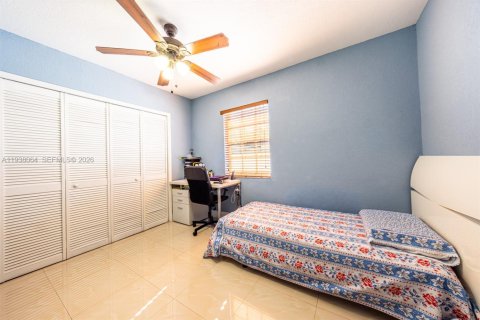 House in Miami, Florida 3 bedrooms, 119.84 sq.m. № 2000958 - photo 14