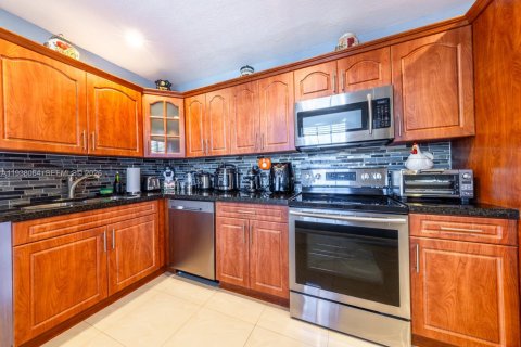 House in Miami, Florida 3 bedrooms, 119.84 sq.m. № 2000958 - photo 9