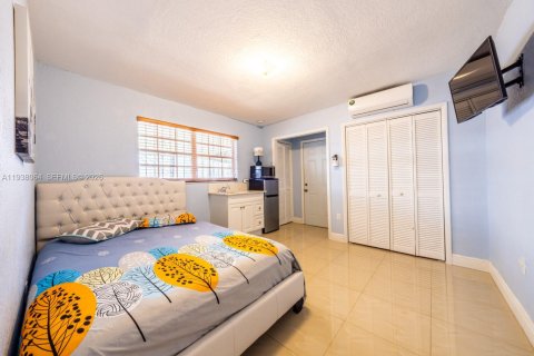 House in Miami, Florida 3 bedrooms, 119.84 sq.m. № 2000958 - photo 15