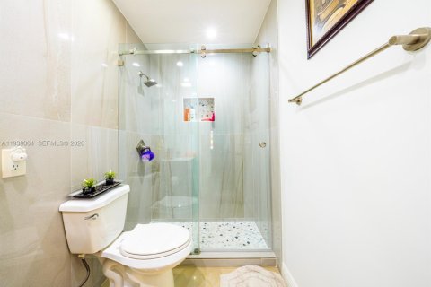 House in Miami, Florida 3 bedrooms, 119.84 sq.m. № 2000958 - photo 12