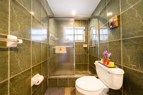 House in Miami, Florida 3 bedrooms, 119.84 sq.m. № 2000958 - photo 17