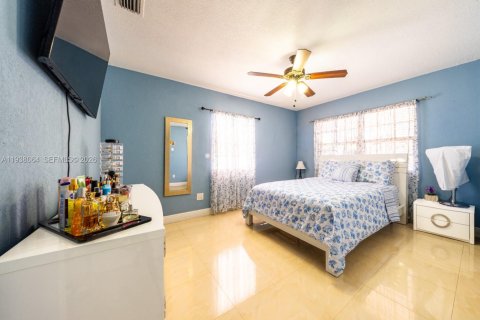 House in Miami, Florida 3 bedrooms, 119.84 sq.m. № 2000958 - photo 10