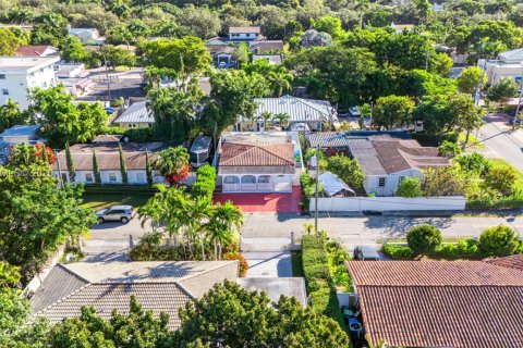 House in Miami, Florida 3 bedrooms, 119.84 sq.m. № 2000958 - photo 6