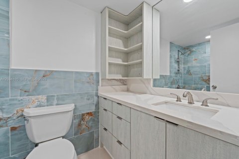 Condo in Miami, Florida, 2 bedrooms № 2241725 - photo 19