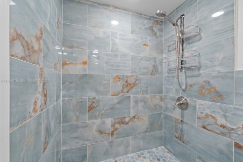 Condo in Miami, Florida, 2 bedrooms № 2241725 - photo 22