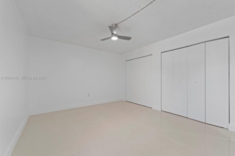 Condo in Miami, Florida, 2 bedrooms № 2241725 - photo 17