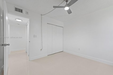 Condo in Miami, Florida, 2 bedrooms № 2241725 - photo 13