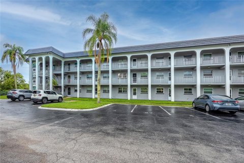 Copropriété à vendre à Clearwater, Floride: 2 chambres, 83.61 m2 № 1913736 - photo 1