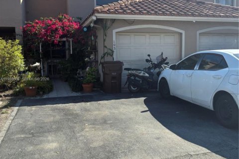 Condo in Hialeah, Florida, 3 bedrooms  № 2051444 - photo 2