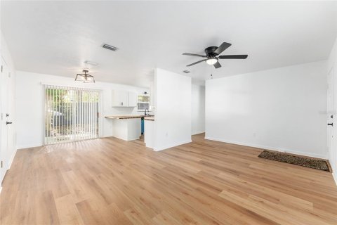 House in Gainesville, Florida 2 bedrooms, 98.66 sq.m. № 2122640 - photo 10