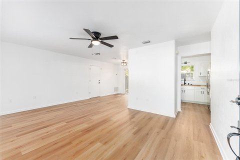 House in Gainesville, Florida 2 bedrooms, 98.66 sq.m. № 2122640 - photo 11