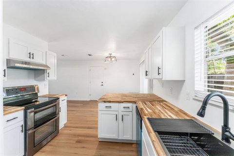 House in Gainesville, Florida 2 bedrooms, 98.66 sq.m. № 2122640 - photo 13