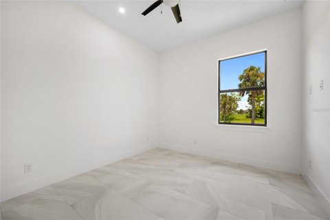 House in Punta Gorda, Florida 3 bedrooms, 196.3 sq.m. № 1827752 - photo 29