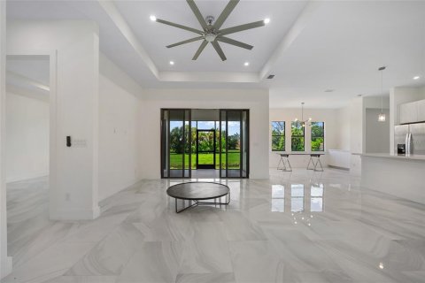 House in Punta Gorda, Florida 3 bedrooms, 196.3 sq.m. № 1827752 - photo 5