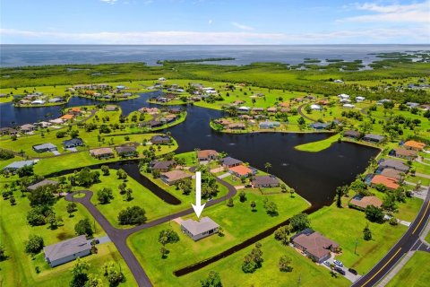 House in Punta Gorda, Florida 3 bedrooms, 196.3 sq.m. № 1827752 - photo 3