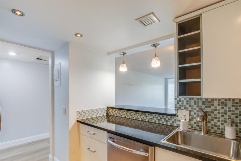 Condominio en alquiler en Pompano Beach, Florida, 2 dormitorios, 102.19 m2 № 2250806 - foto 3