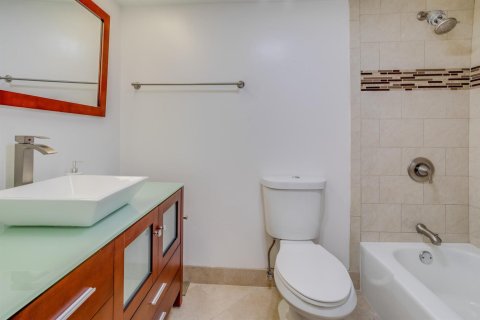 Condominio en alquiler en Pompano Beach, Florida, 2 dormitorios, 102.19 m2 № 2250806 - foto 11