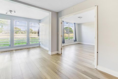 Condominio en Pompano Beach, Florida, 2 dormitorios  № 2250806