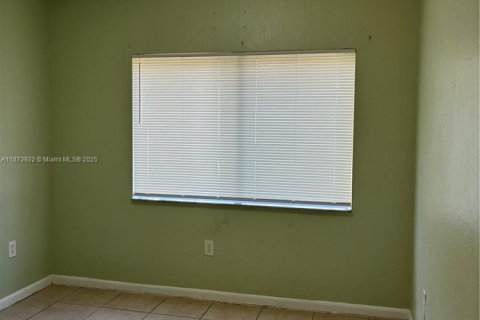 Снять в аренду таунхаус в Хомстед, Флорида 3 спальни, 89.56м2, № 1946162 - фото 6