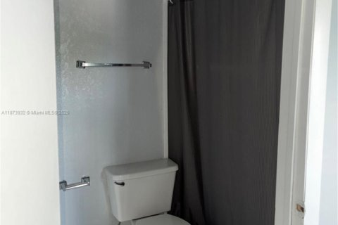 Снять в аренду таунхаус в Хомстед, Флорида 3 спальни, 89.56м2, № 1946162 - фото 3