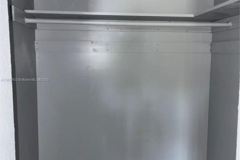 Снять в аренду таунхаус в Хомстед, Флорида 3 спальни, 89.56м2, № 1946162 - фото 5