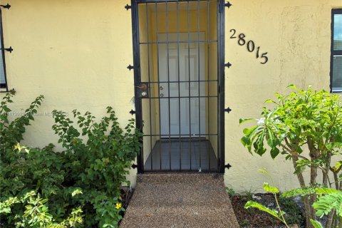 Снять в аренду таунхаус в Хомстед, Флорида 3 спальни, 89.56м2, № 1946162 - фото 1