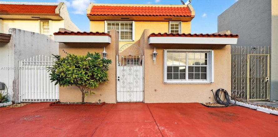 Casa en Hialeah, Florida 3 dormitorios, 206.52 m2 № 1970016
